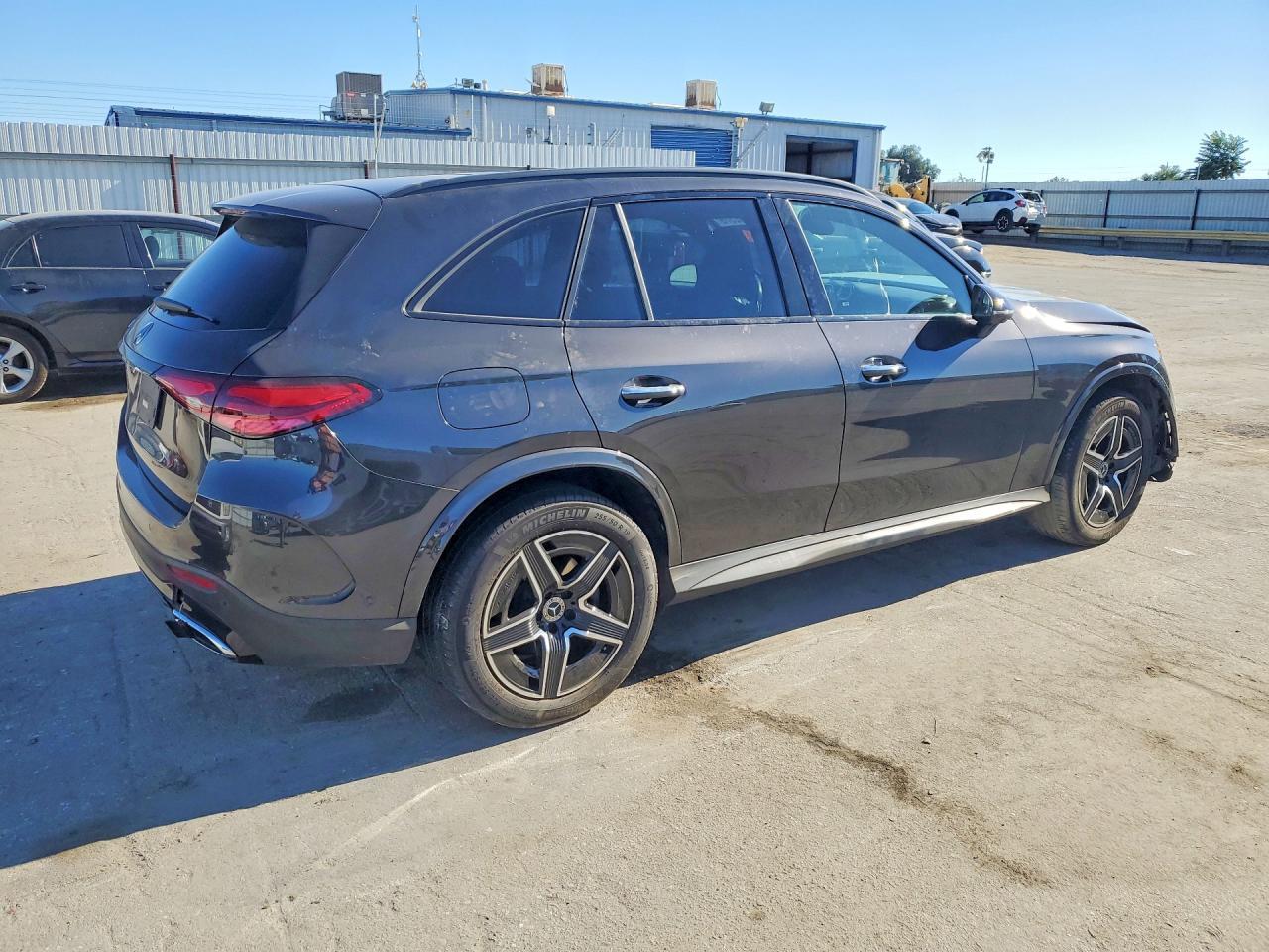 2025 Mercedes-Benz Glc 300 - Фото 3