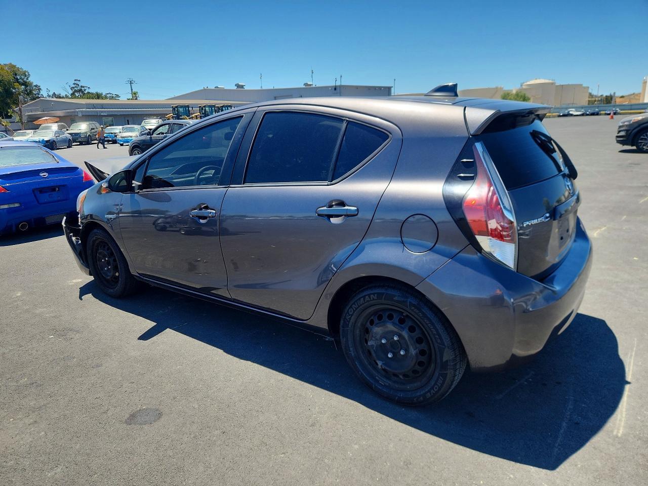 2016 Toyota Prius C Two - Фото 2