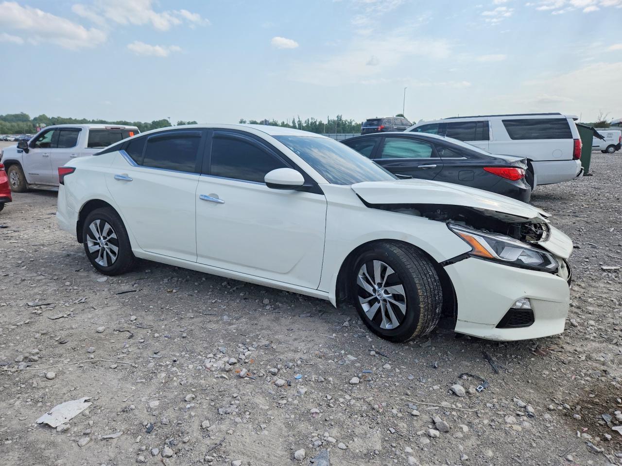 2020 Nissan Altima S - Фото 4