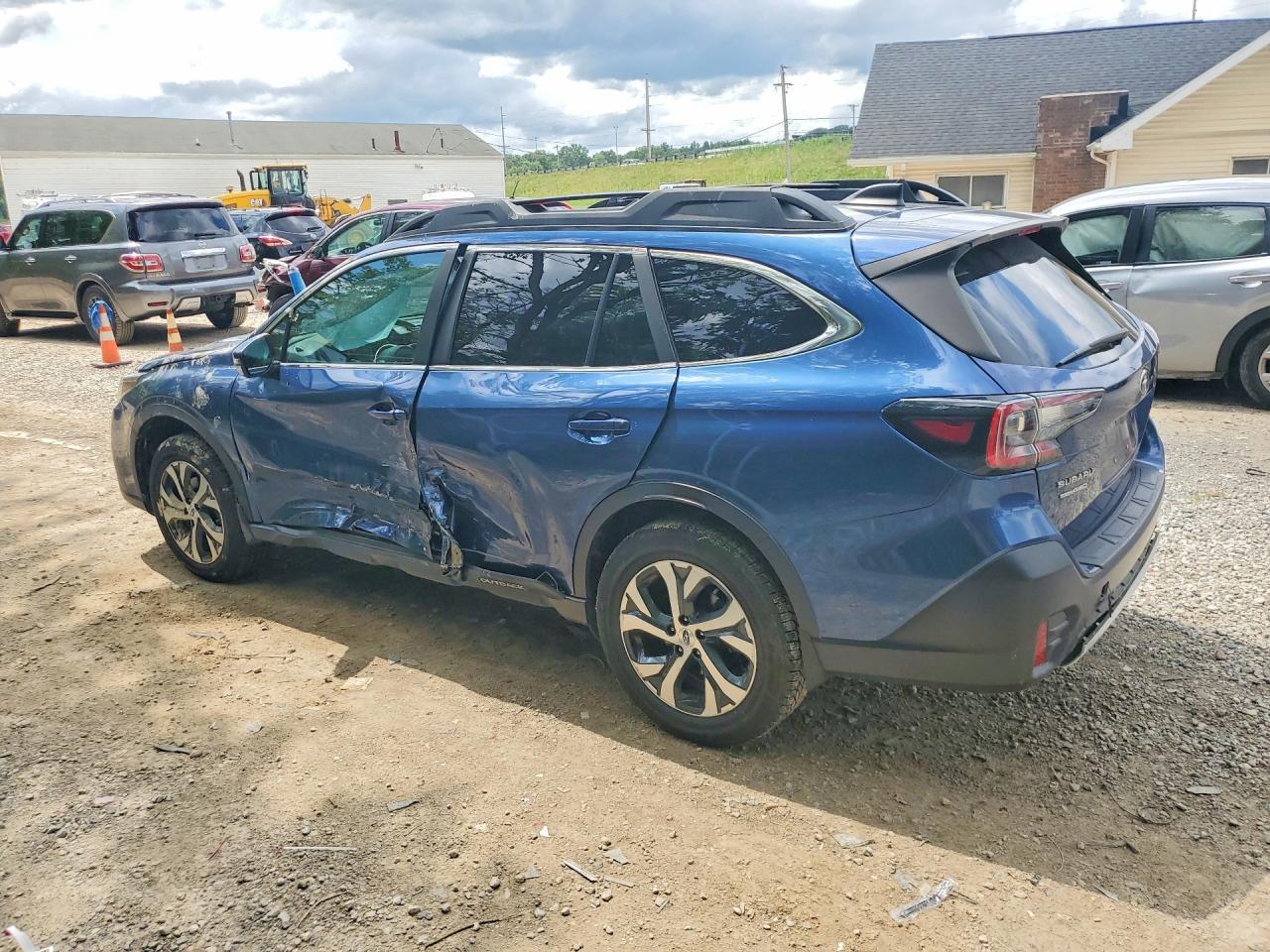 2021 Subaru Outback Limited - Фото 2