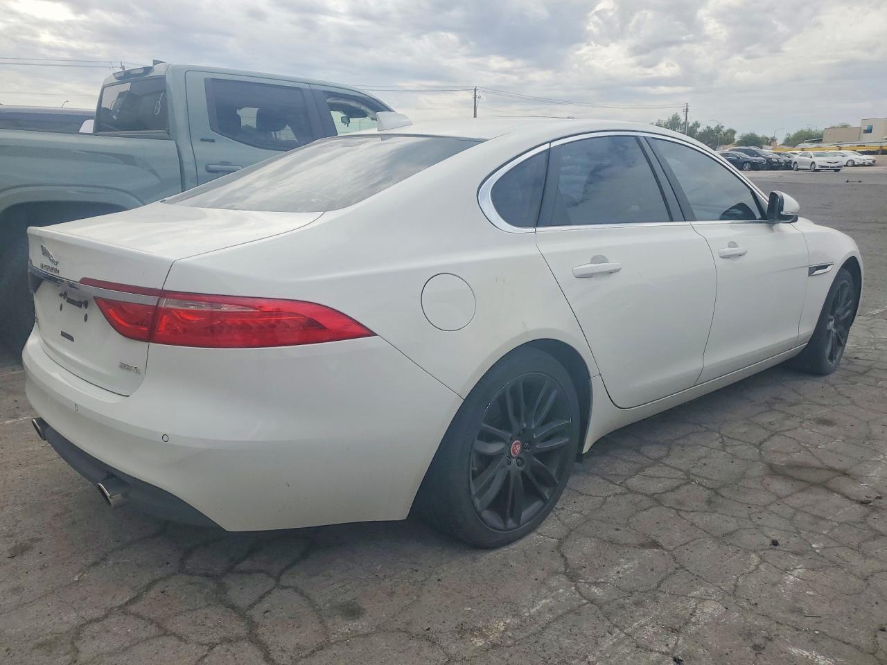 2016 Jaguar Xf Prestige - Фото 3