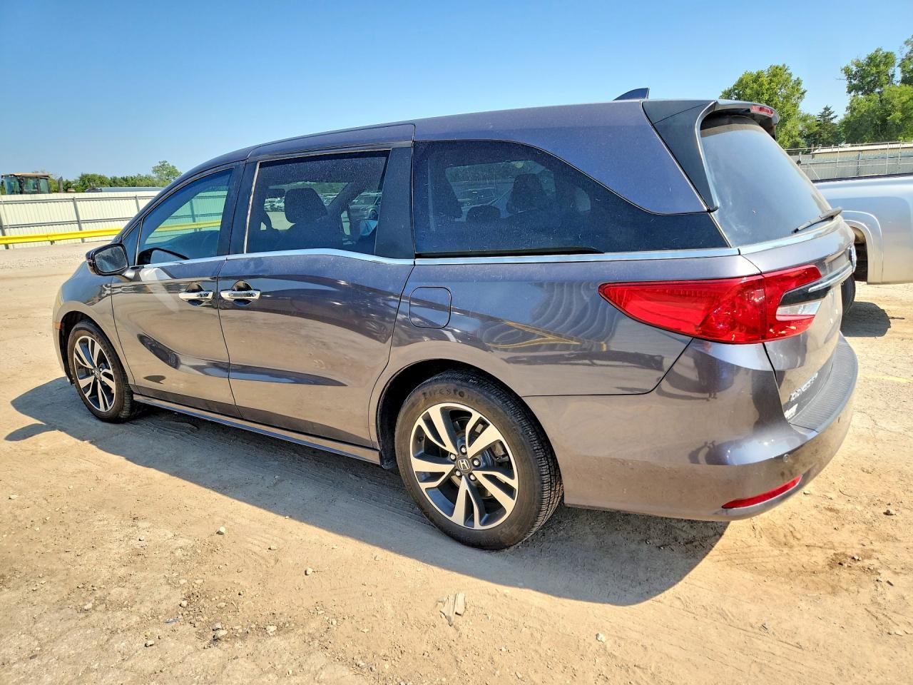 2022 Honda Odyssey Touring - Фото 2