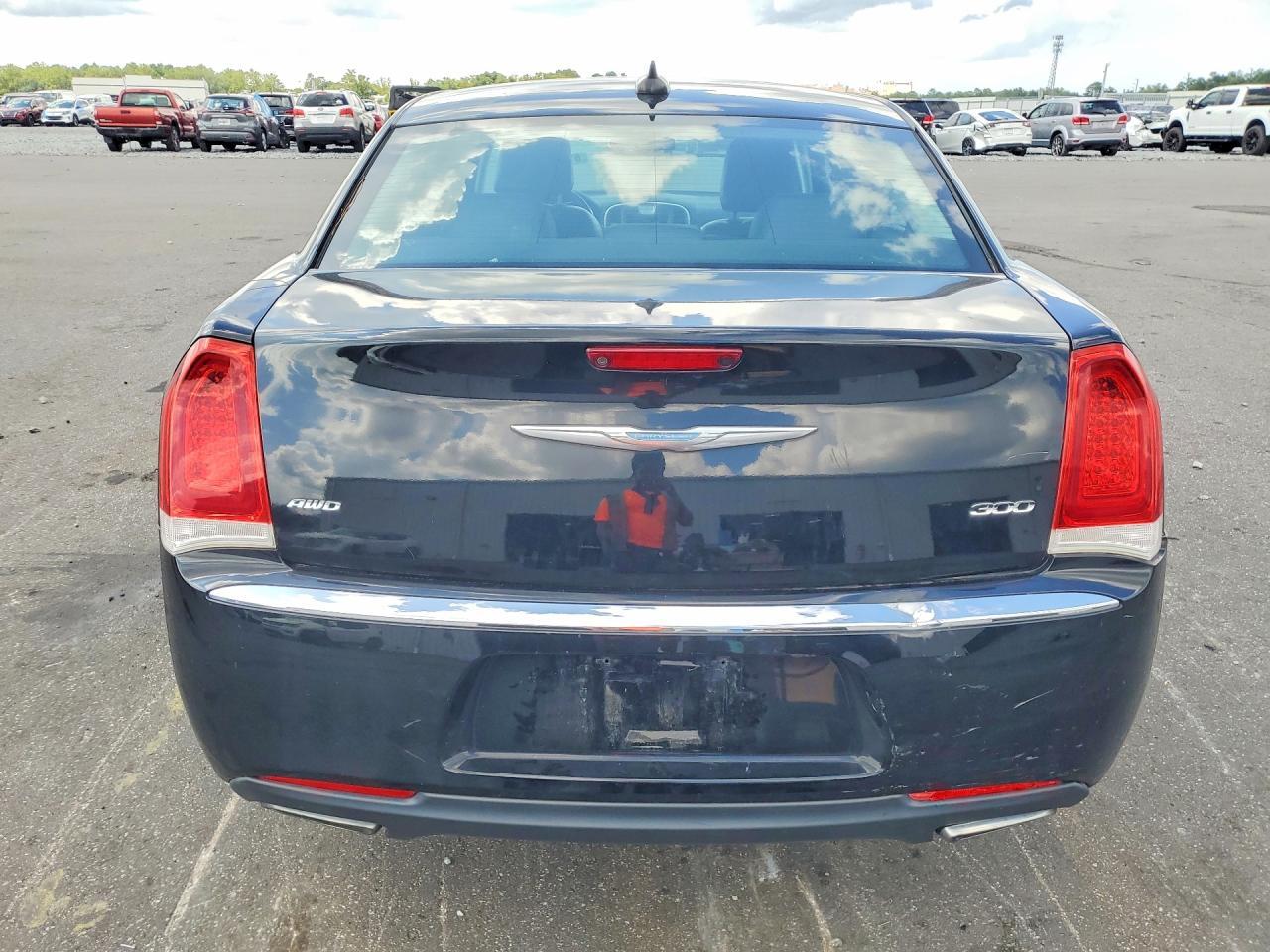 2018 Chrysler 300 Limited - Фото 6