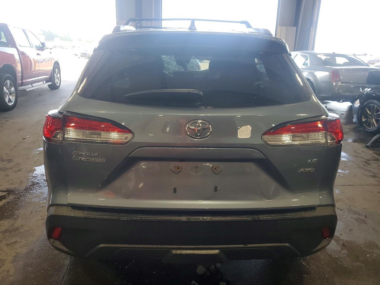 2024 Toyota Corolla Cross Le - Image 6