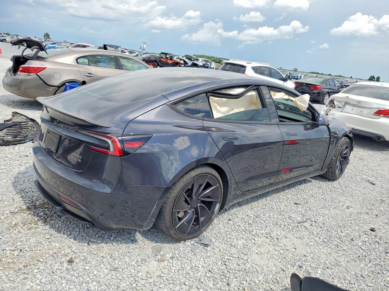 2024 Tesla Model 3 - Фото 3