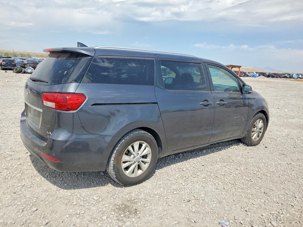 2017 Kia Sedona Lx - Фото 3