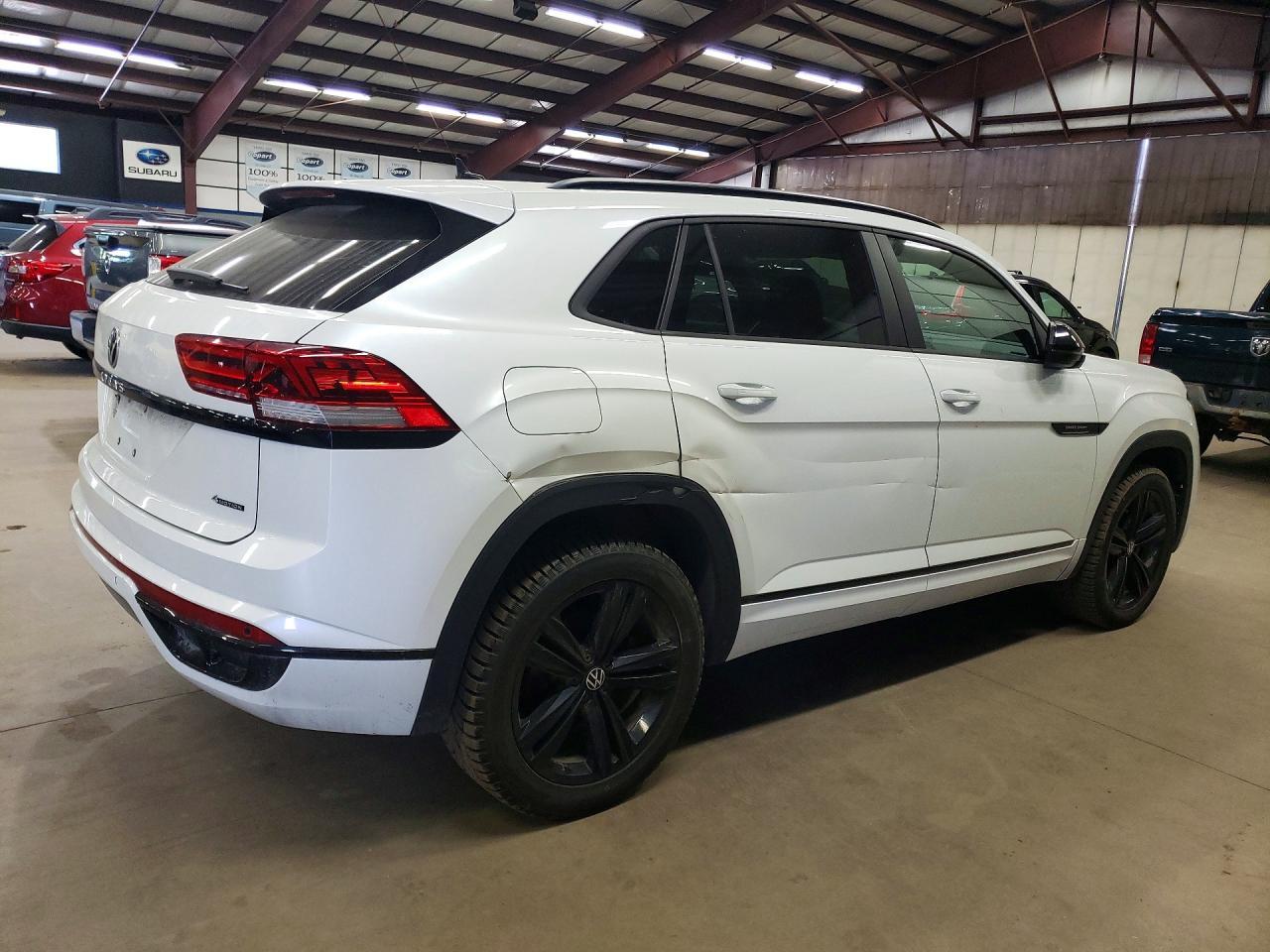 2023 Volkswagen Atlas Cross Sport Sel R-Line - Image 3