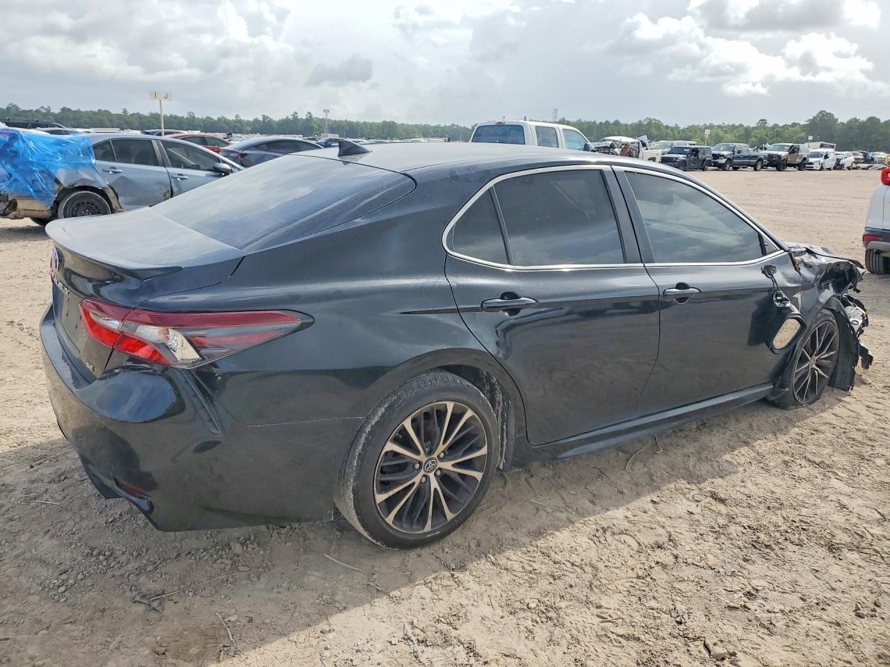 2021 Toyota Camry Se - Image 3