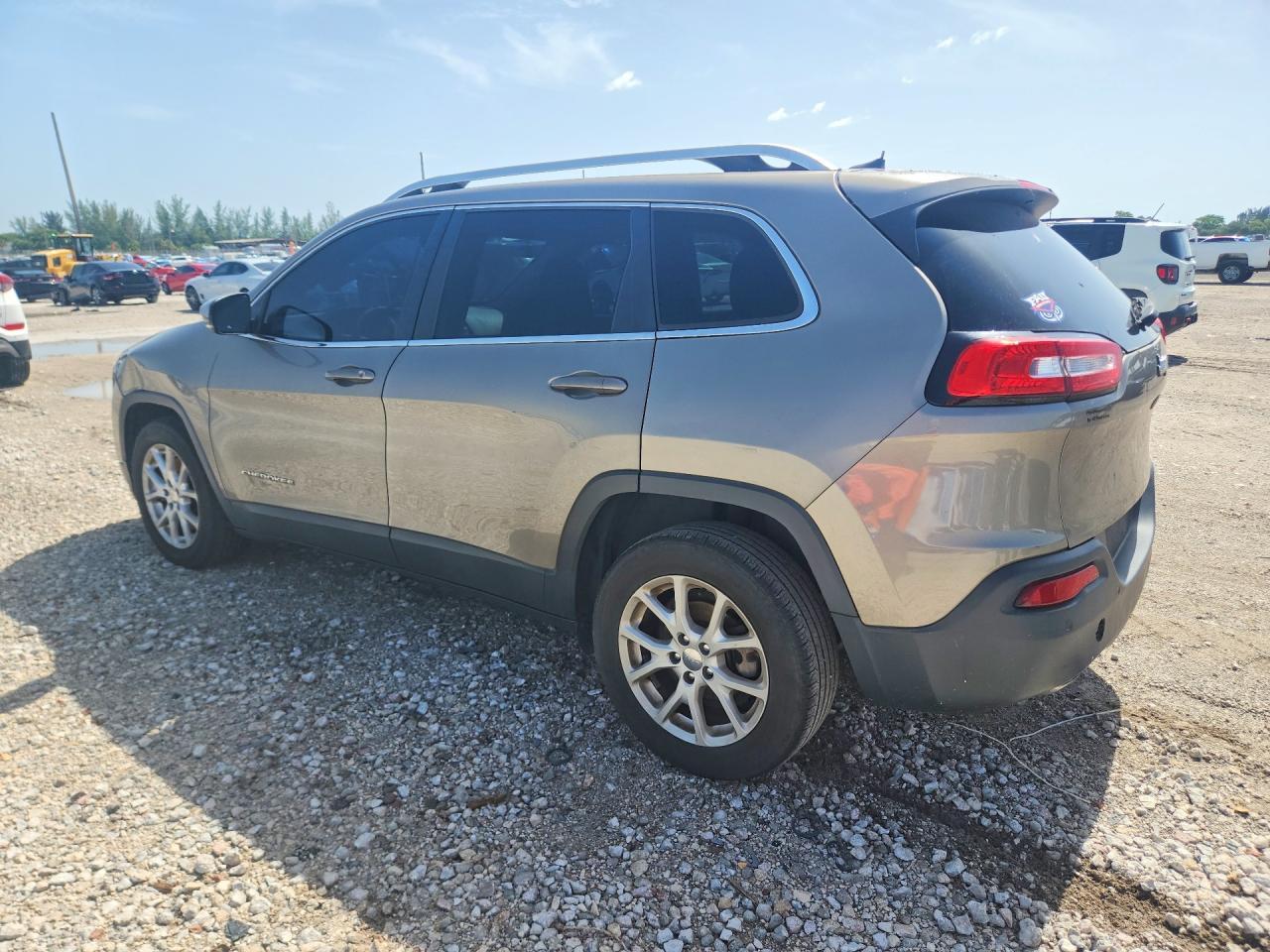 2017 Jeep Cherokee Latitude - Image 2