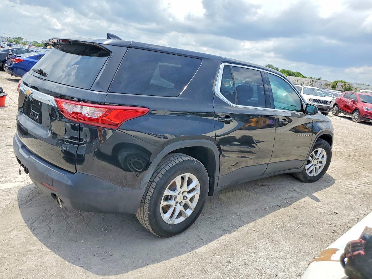 2019 Chevrolet Traverse Ls - Фото 3