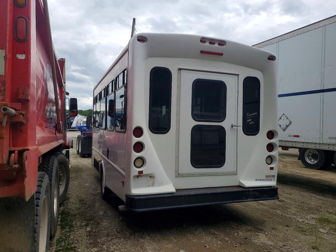 2016 Ford Econoline E450 Super Duty Cutaway Van - Фото 4