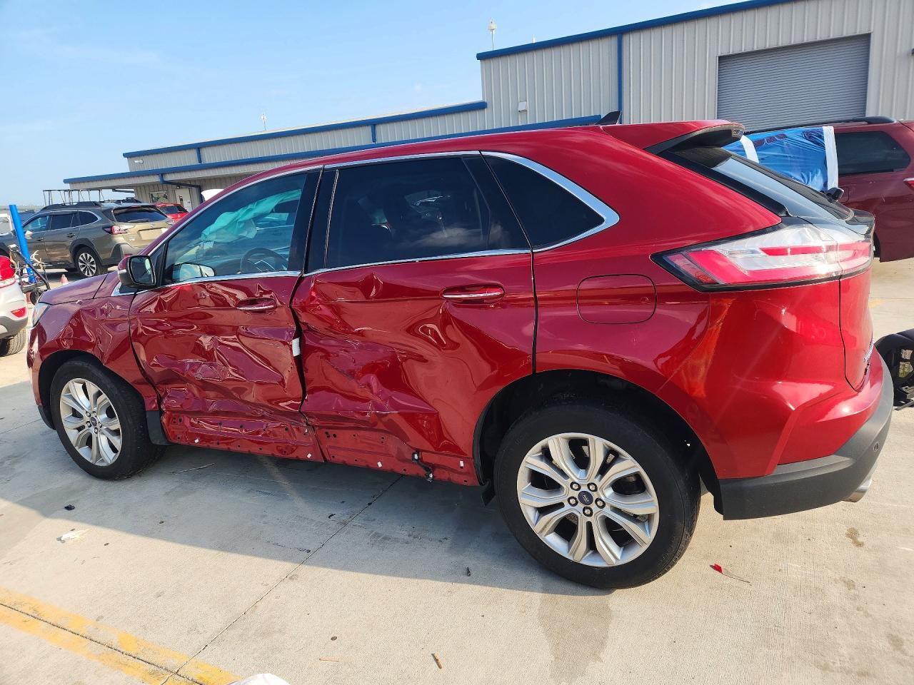 2022 Ford Edge Titanium - Image 2