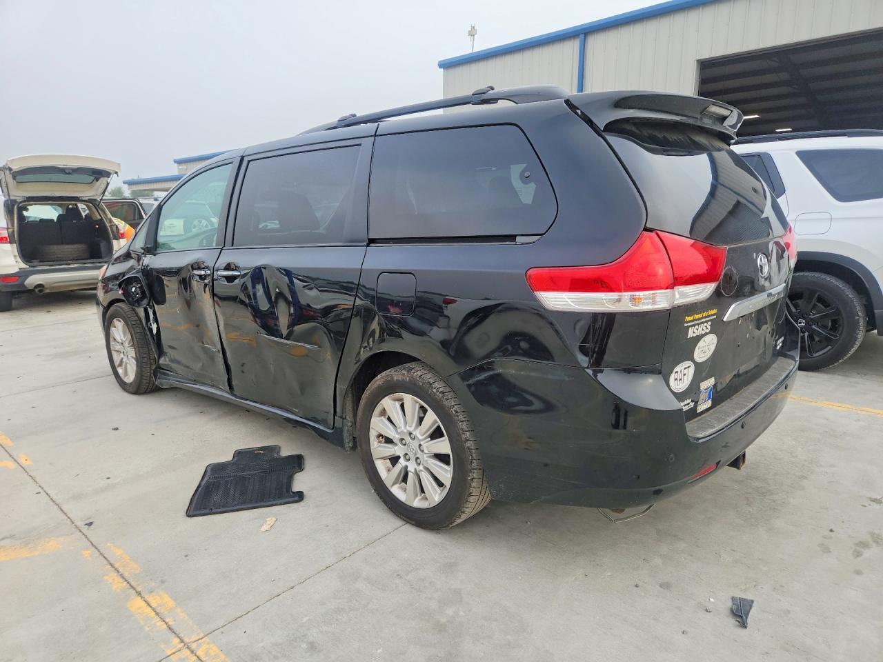 2014 Toyota Sienna Limited 7-Passenger - Image 2
