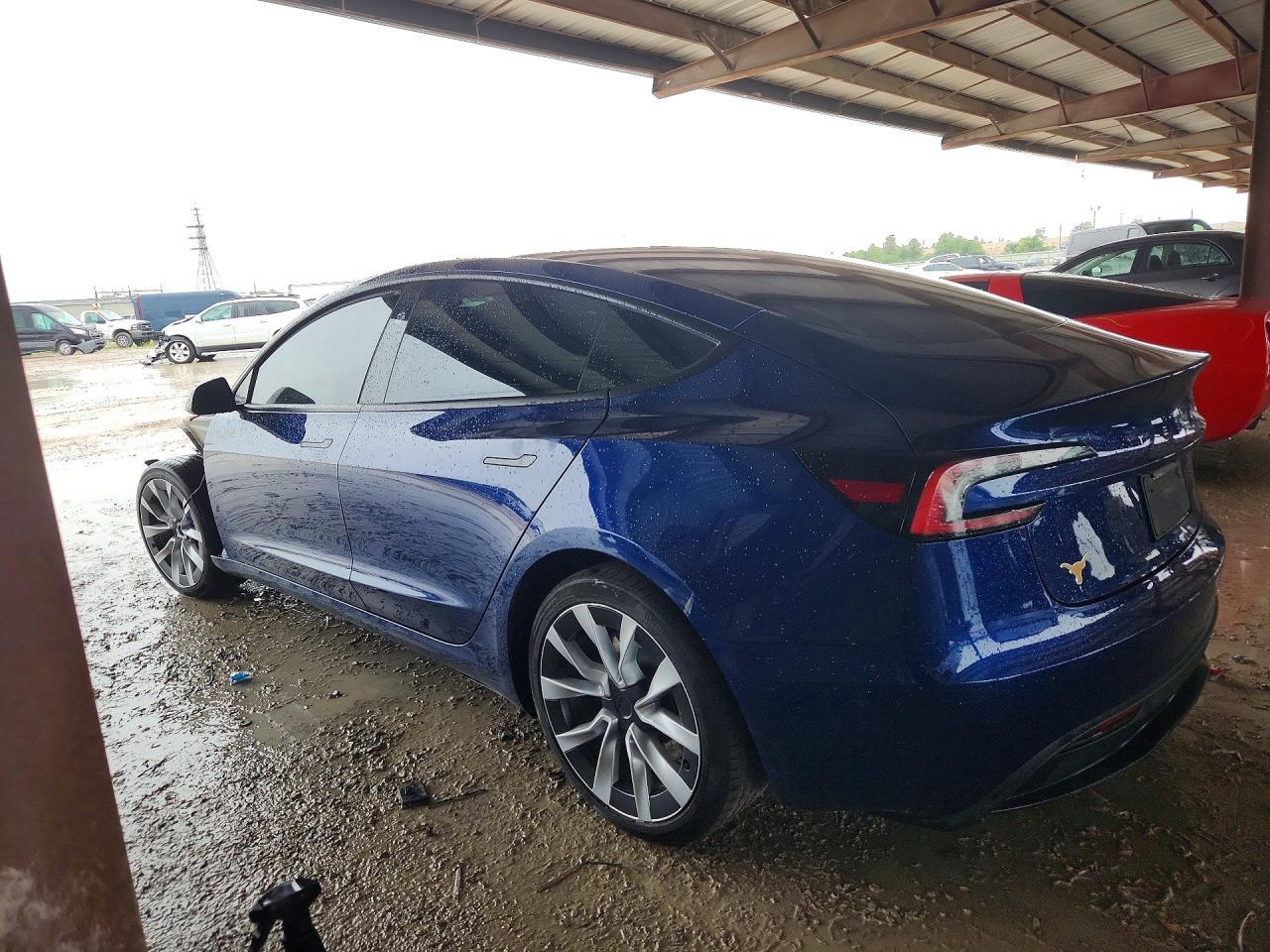 2024 Tesla Model 3 - Фото 2