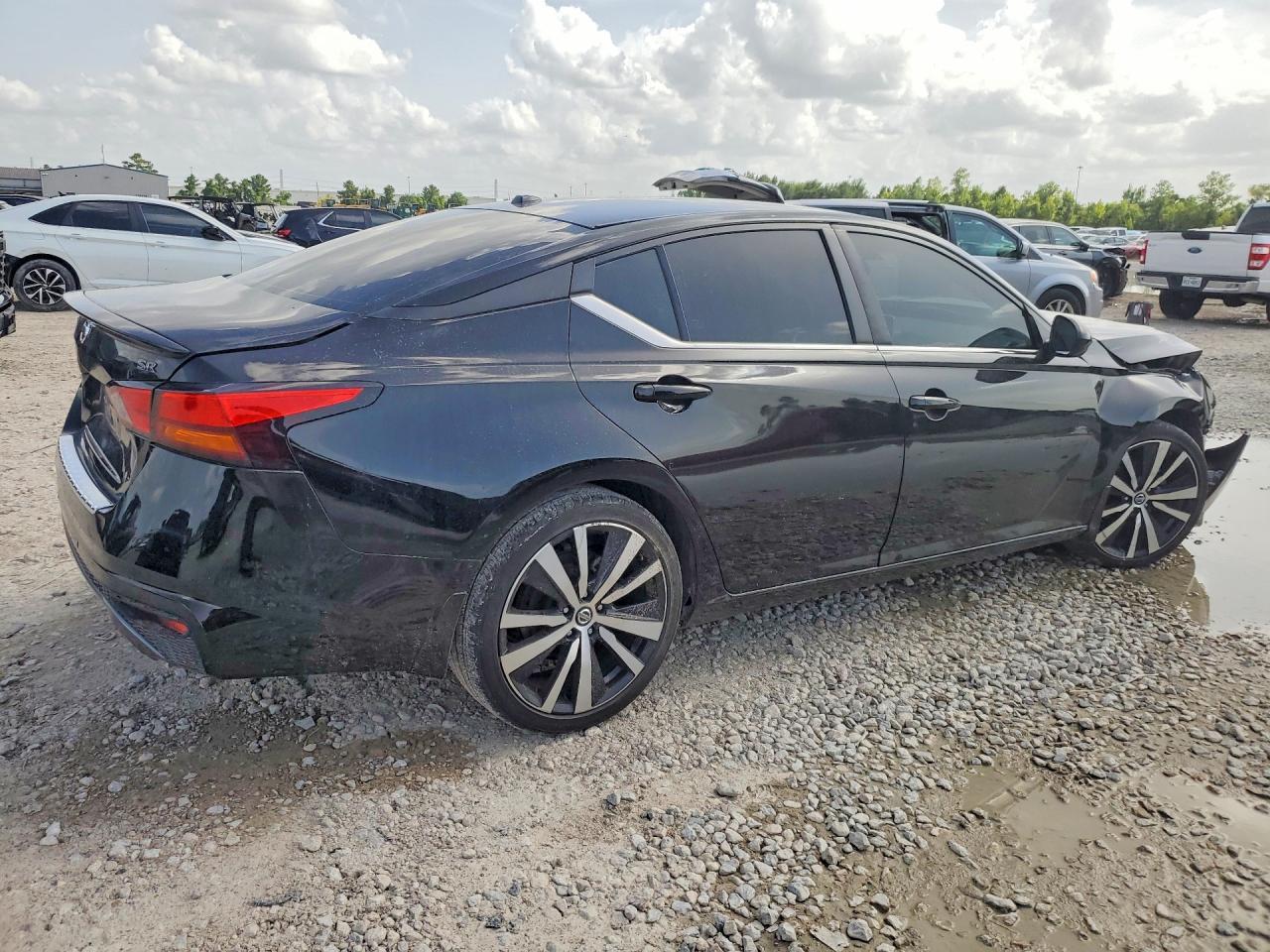 2021 Nissan Altima Sr - Фото 3