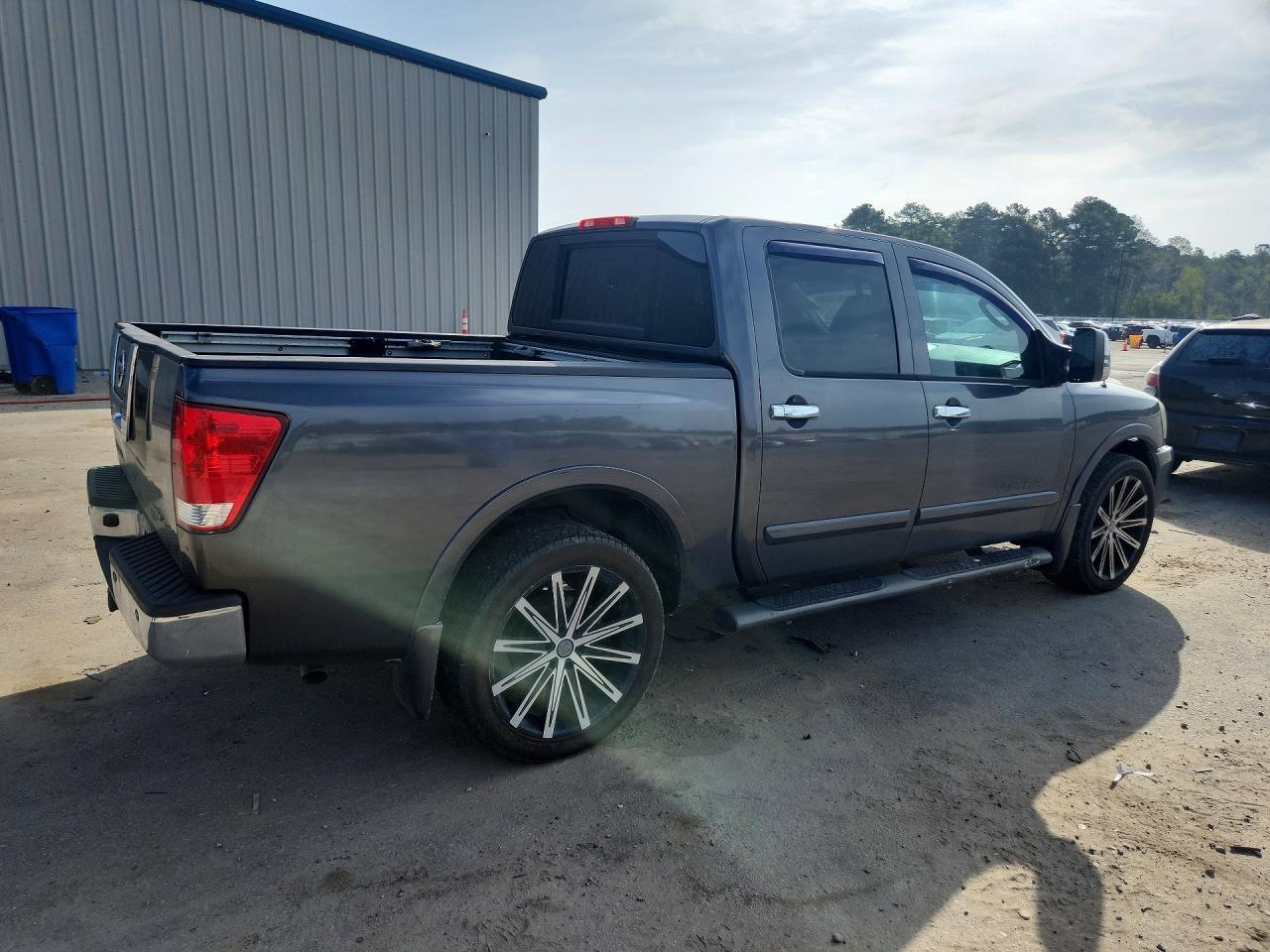 2010 Nissan Titan Se - Фото 3