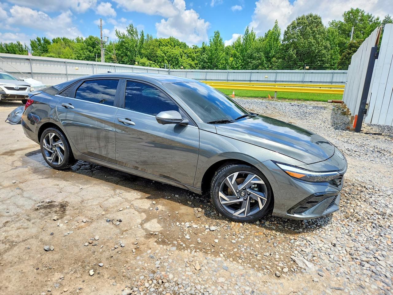 2024 Hyundai Elantra Limited - Фото 4