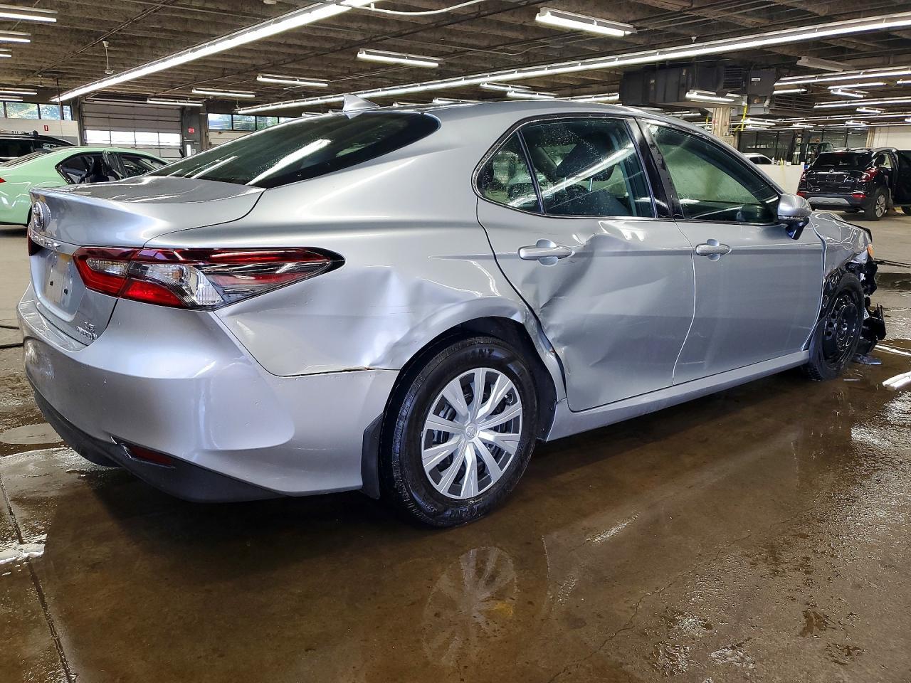 2023 Toyota Camry Le - Фото 3