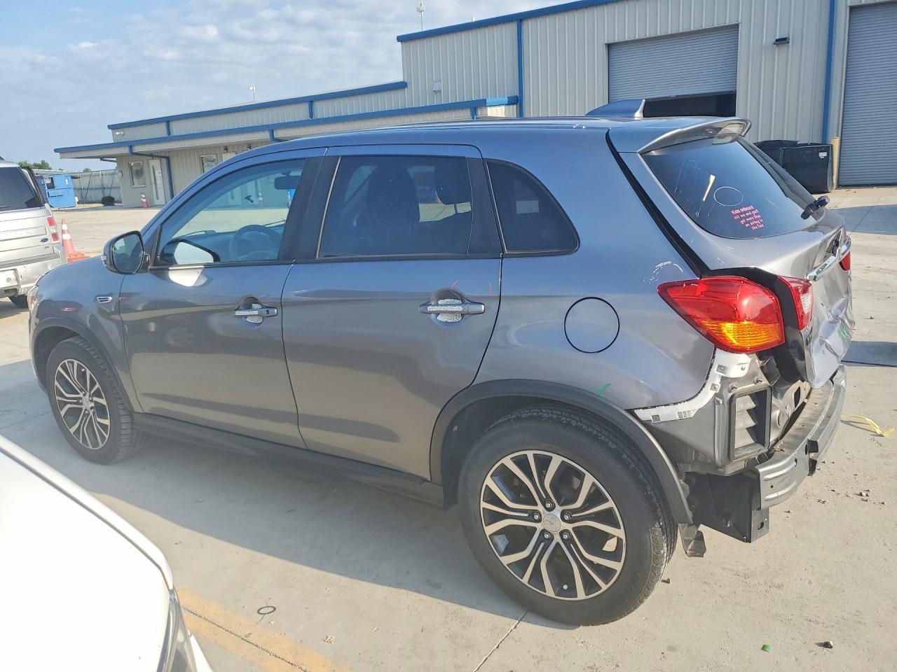 2019 Mitsubishi Outlander Sport Es - Фото 2