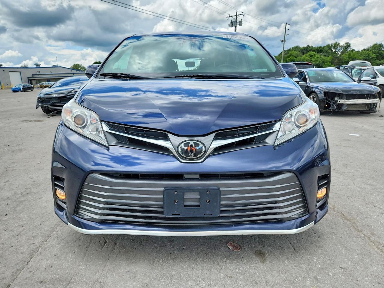 2018 Toyota Sienna Xle 8-Passenger - Image 5