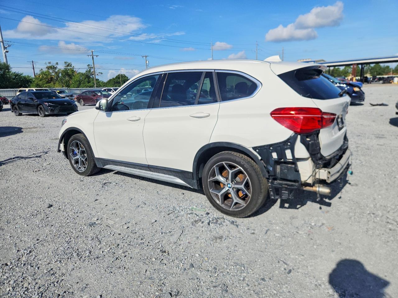 2017 BMW X1 xDrive28I - Фото 2