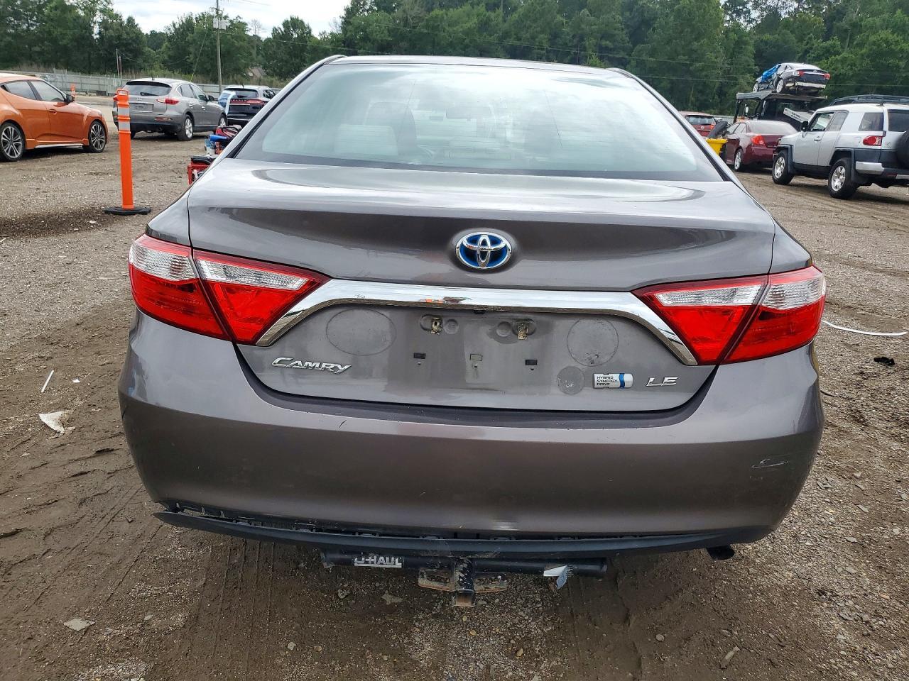 2017 Toyota Camry Hybrid Le - Image 6