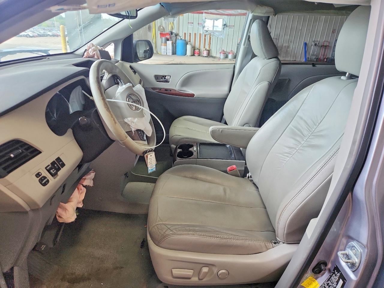 2011 Toyota Sienna Xle 7-Passenger - Image 7