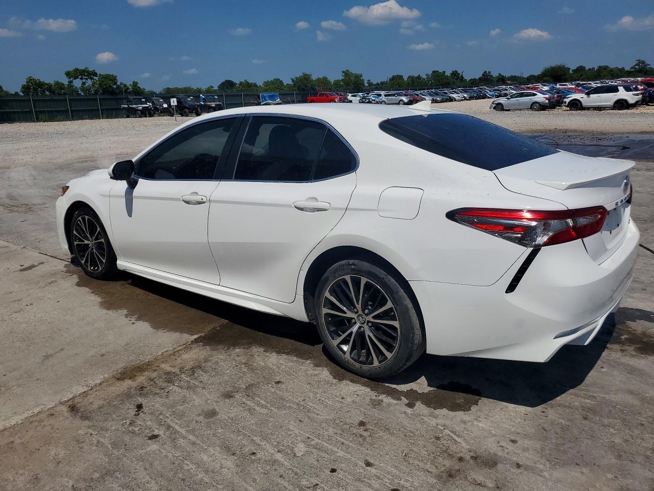 2019 Toyota Camry Se - Image 2