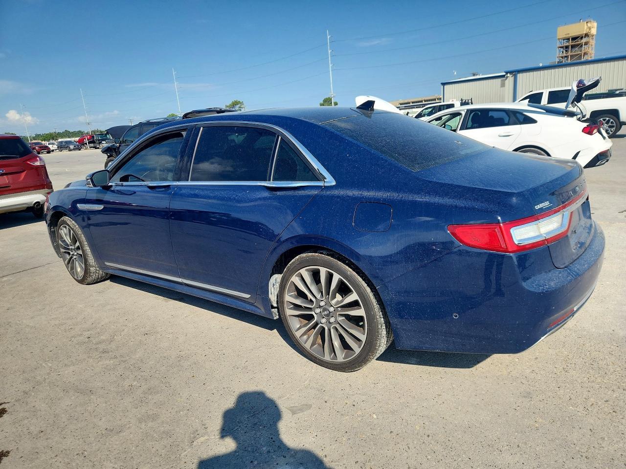 2018 Lincoln Continental Reserve - Image 2