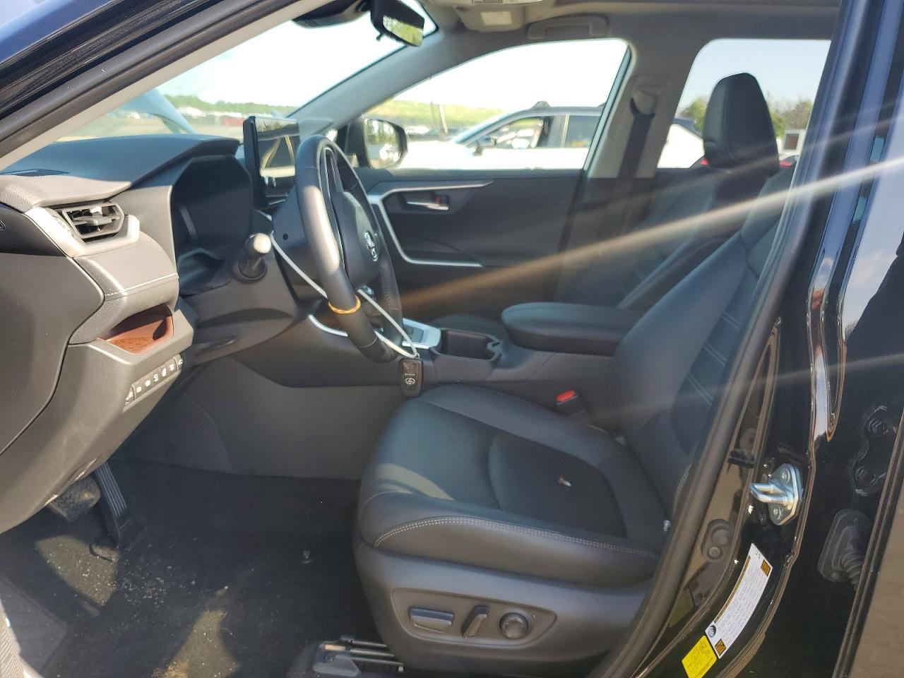 2025 Toyota Rav4 Limited - Image 7