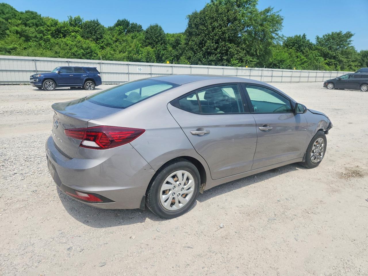 2020 Hyundai Elantra Se - Фото 3