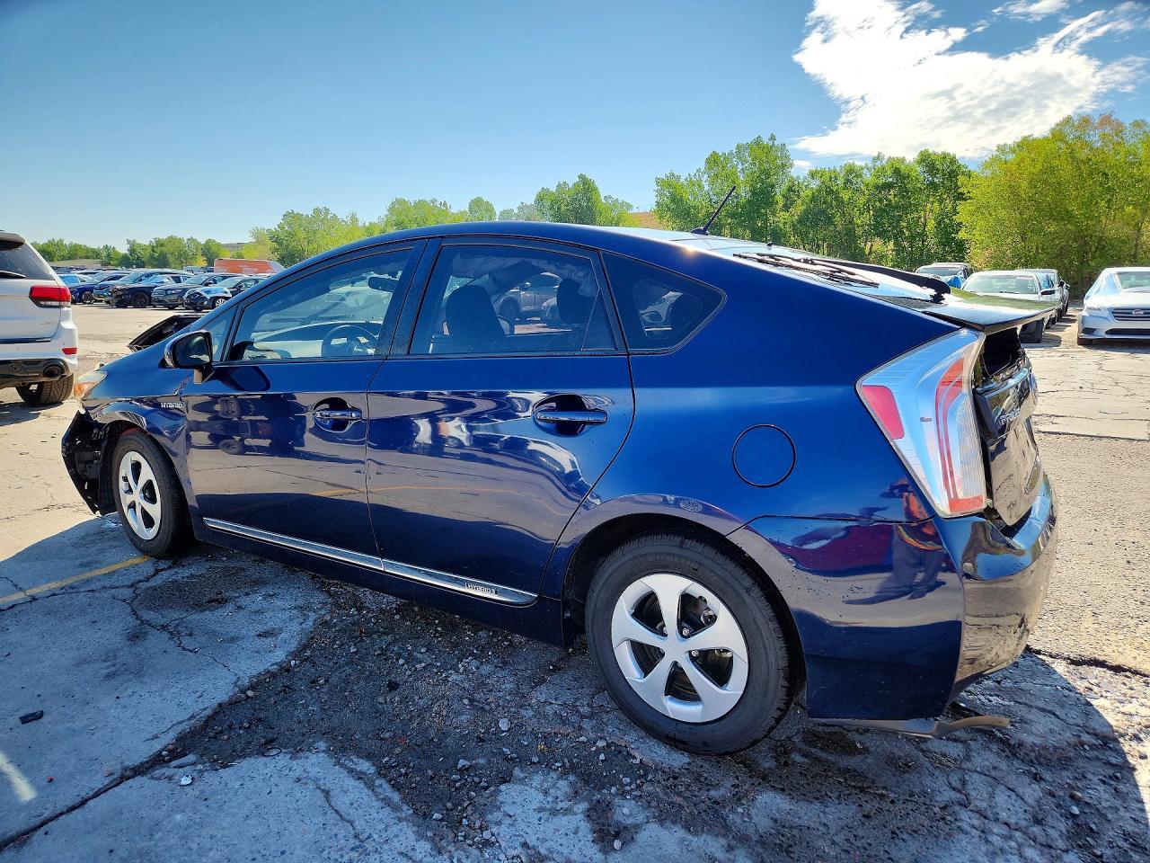 2014 Toyota Prius Two - Фото 2
