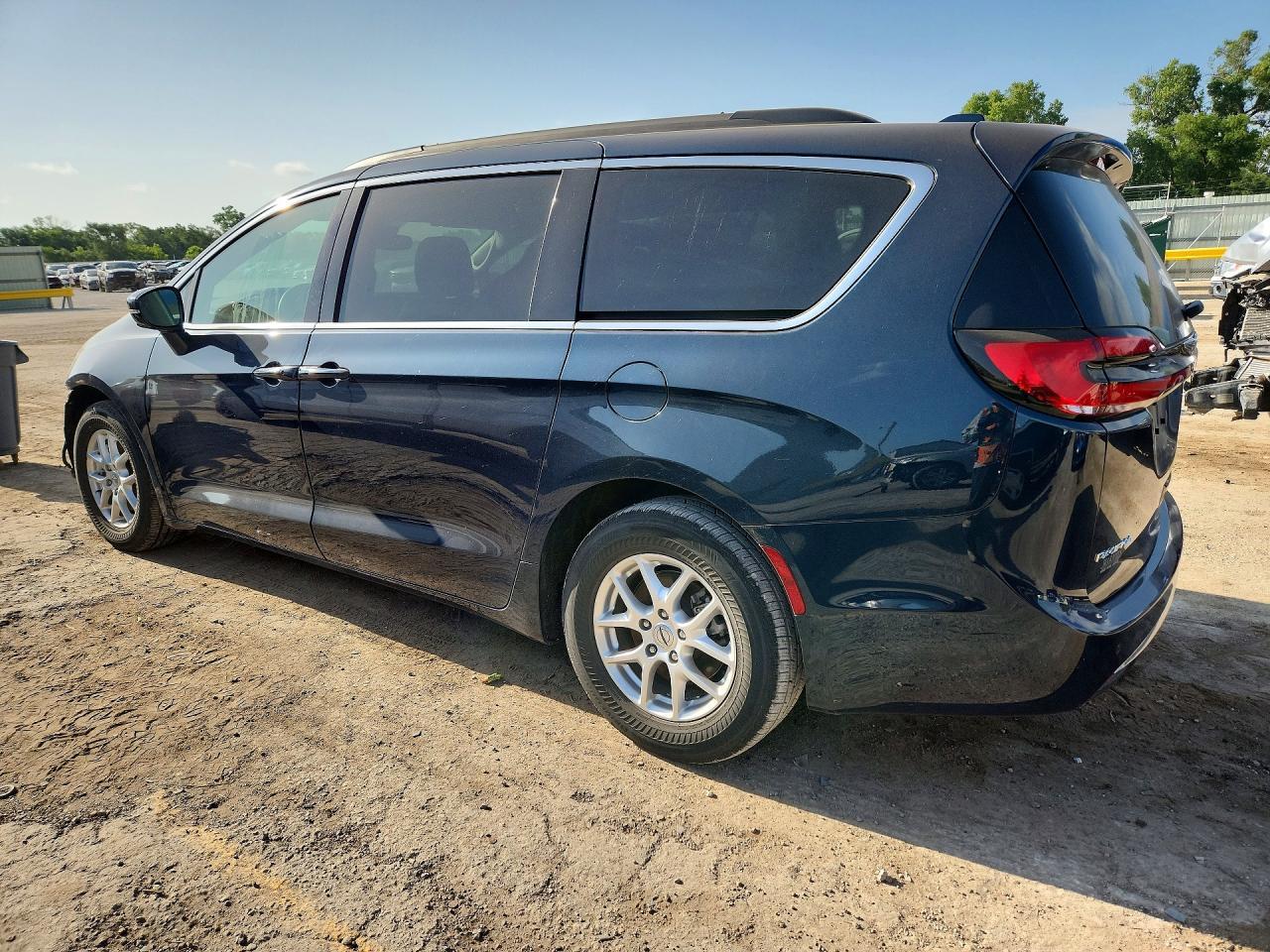 2022 Chrysler Pacifica Touring L - Фото 2