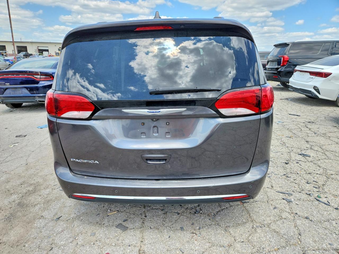 2018 Chrysler Pacifica Touring L - Image 6