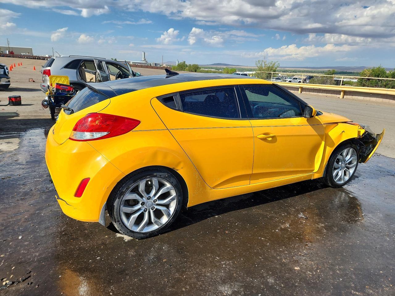 2013 Hyundai Veloster Base - Image 3