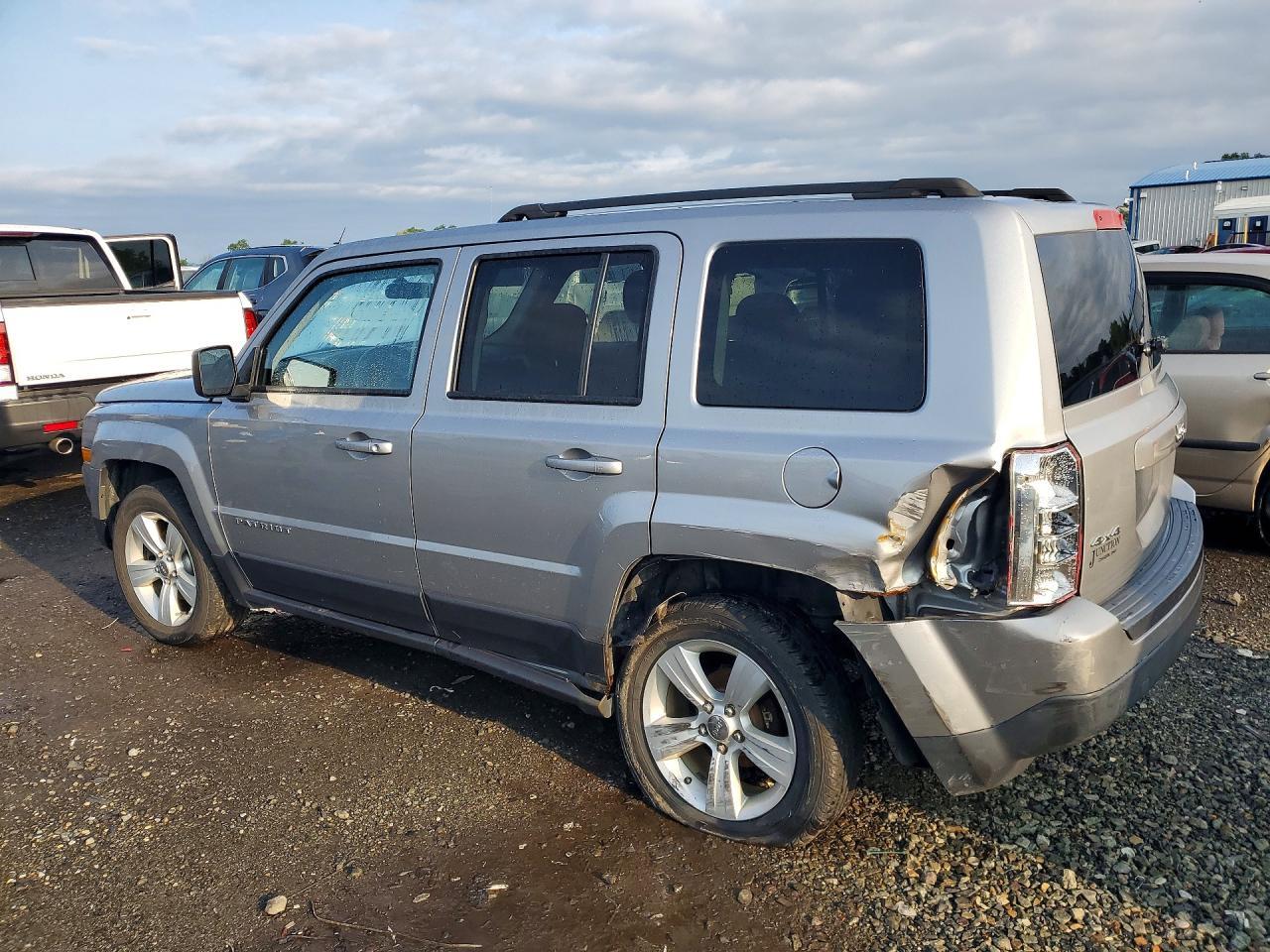 2015 Jeep Patriot Latitude - Фото 2