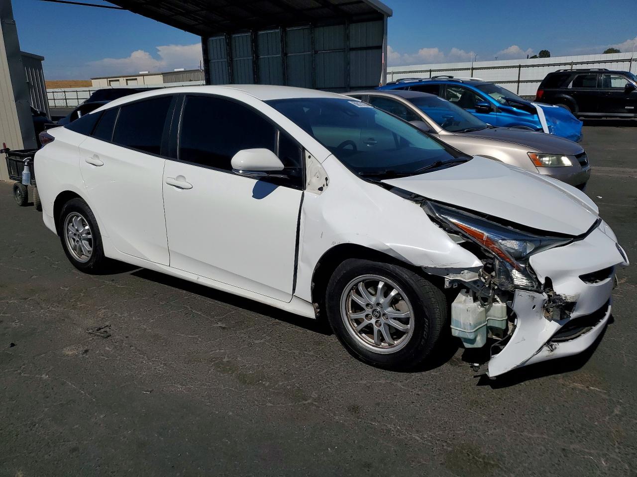 2018 Toyota Prius Three - Фото 4