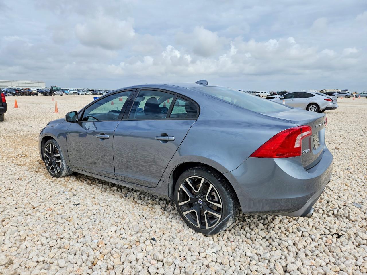 2017 Volvo S60 - Фото 2