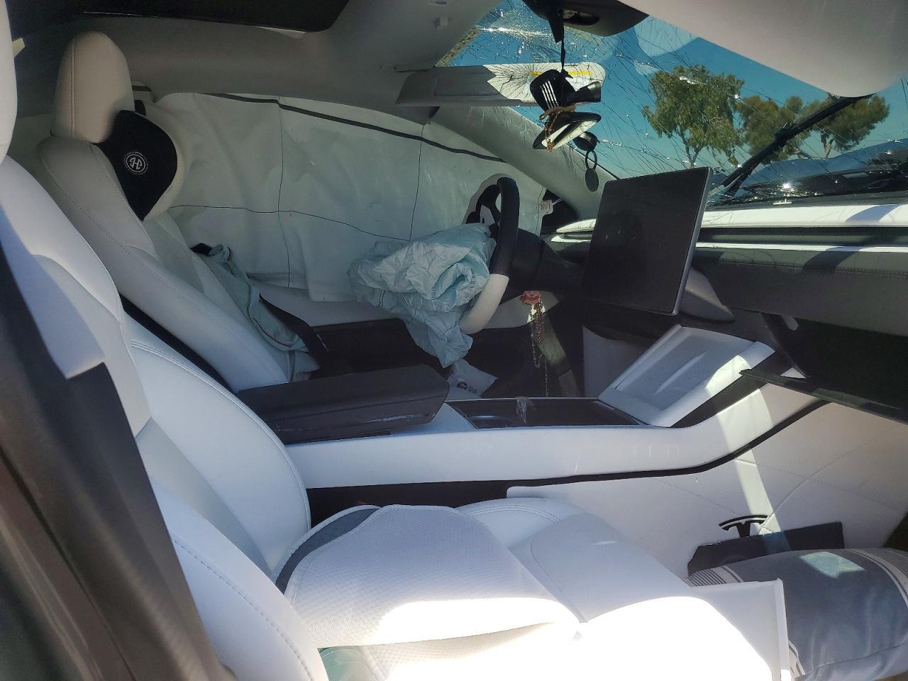 2026 Tesla Model Y - Image 7