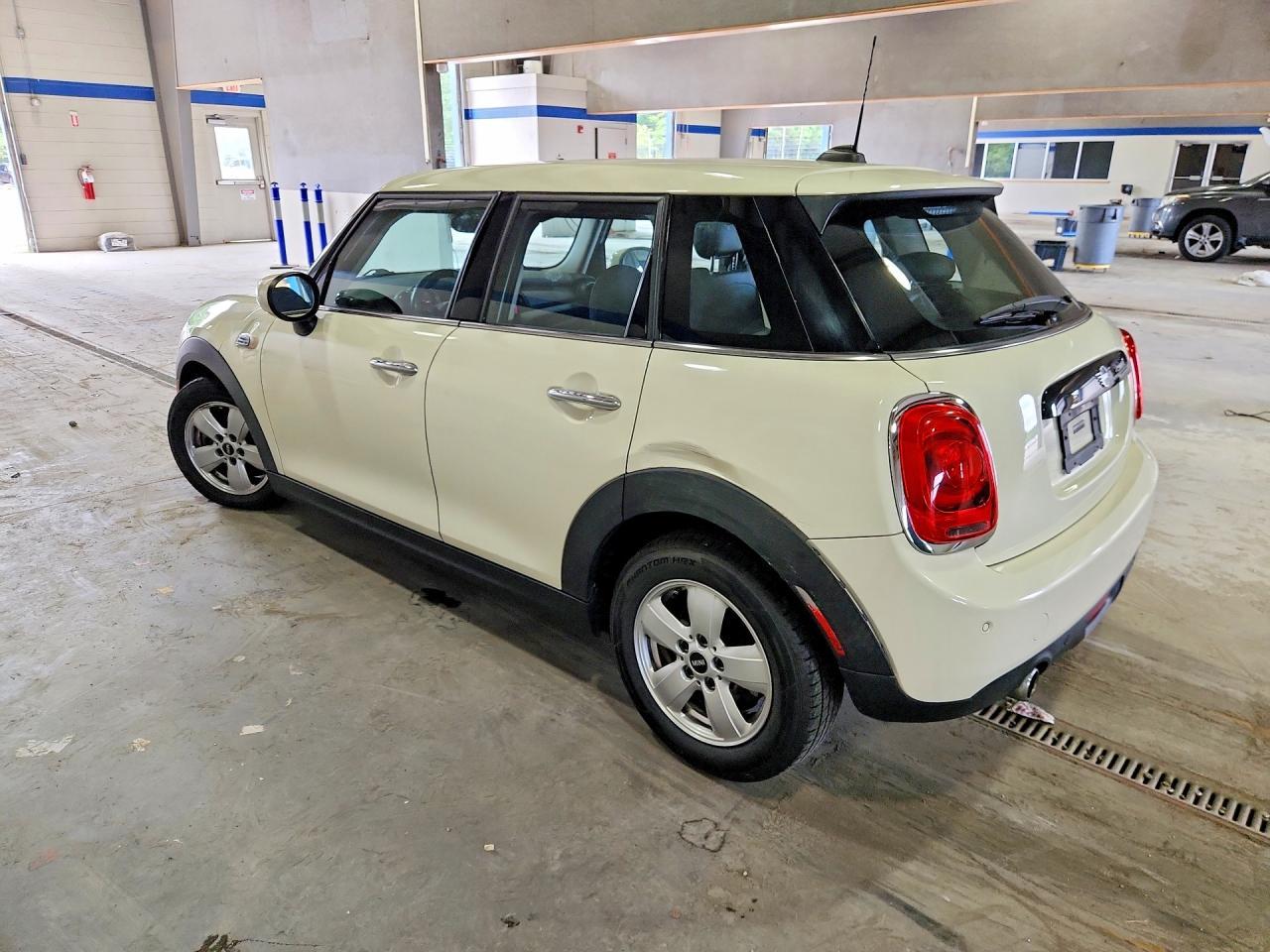 2020 Mini Cooper - Фото 2