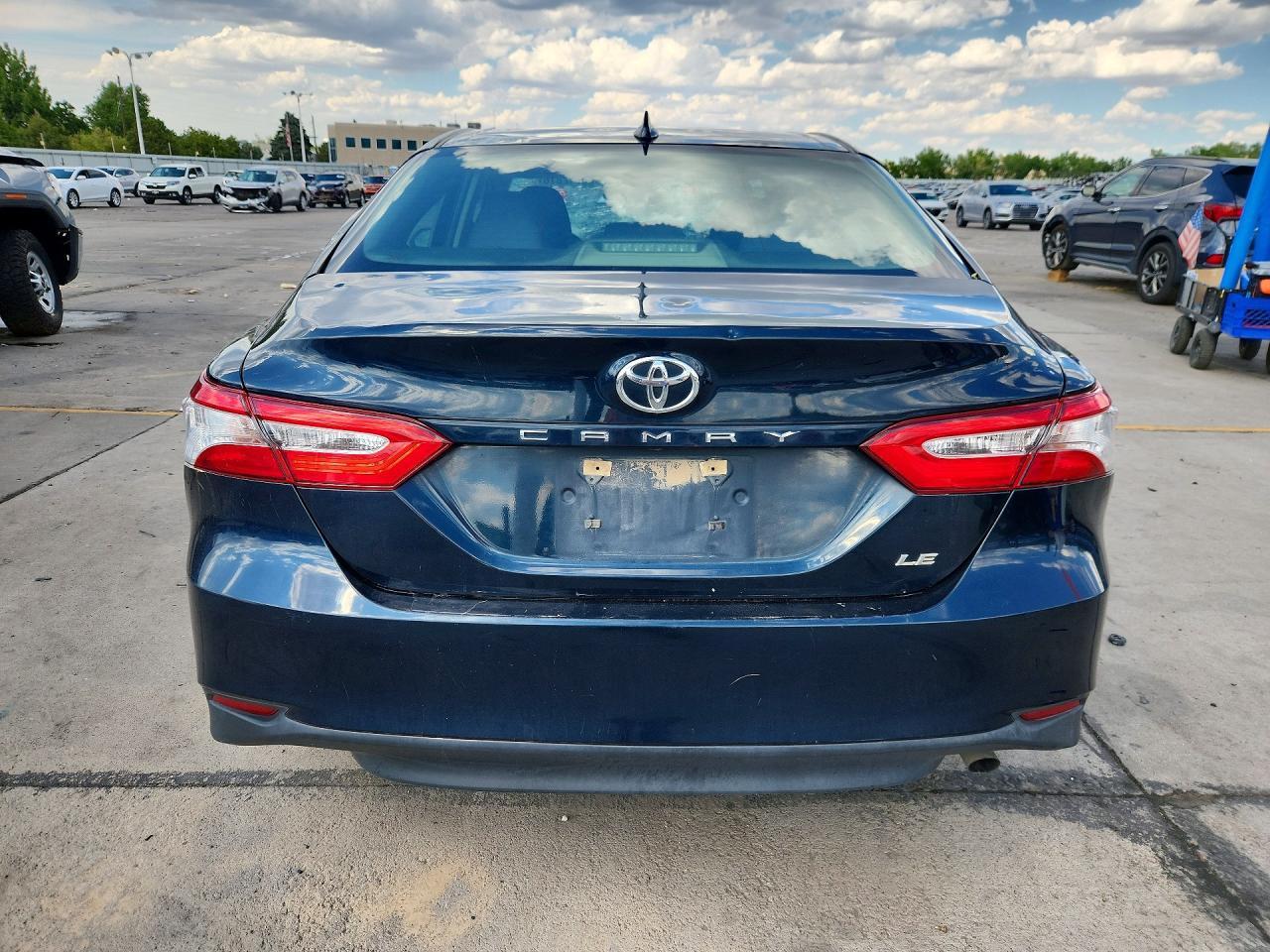 2020 Toyota Camry Le - Фото 6