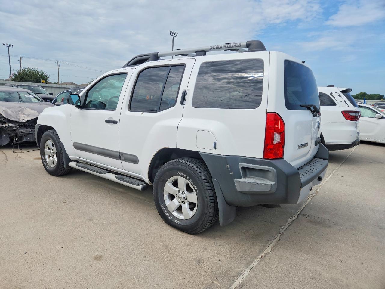 2012 Nissan Xterra Off Road - Image 2