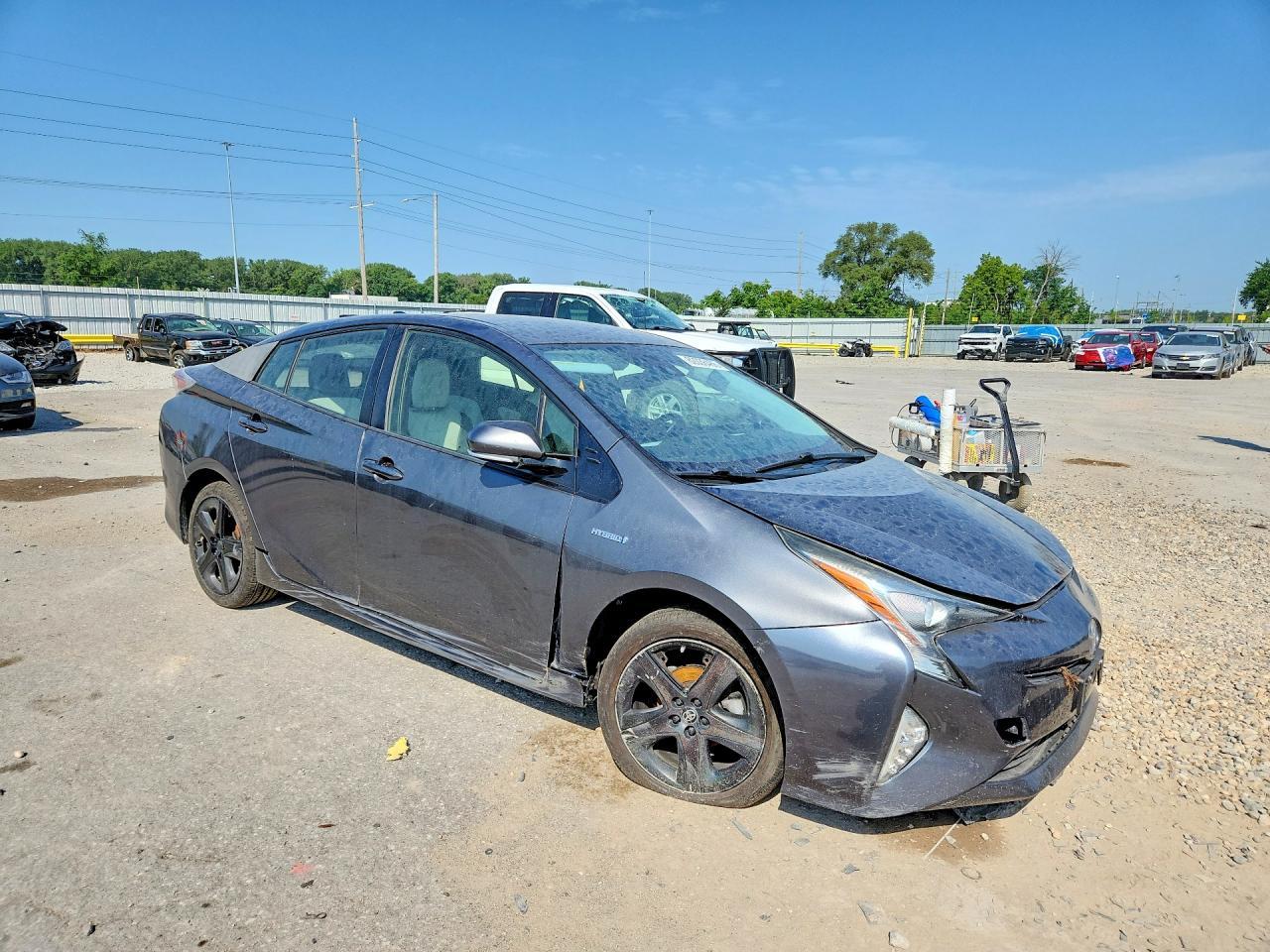 2016 Toyota Prius Three Touring - Image 4