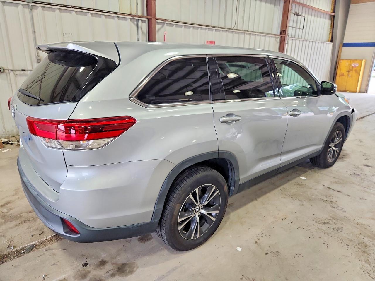 2019 Toyota Highlander Le - Image 3