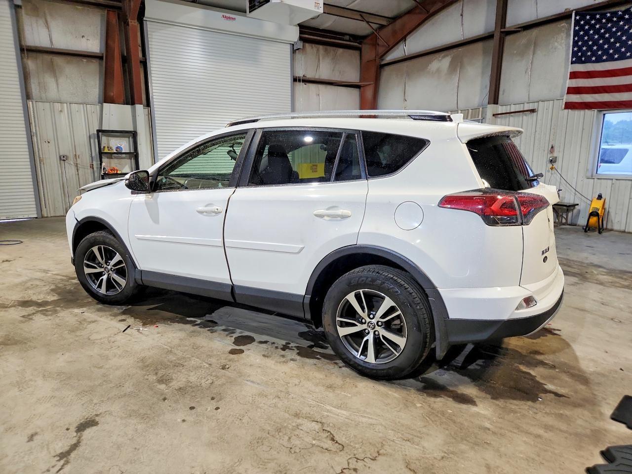 2016 Toyota Rav4 Xle - Image 2
