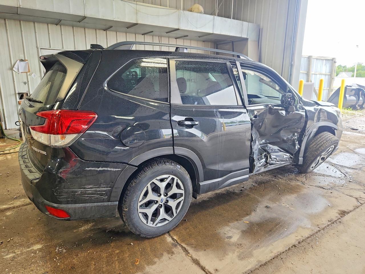 2021 Subaru Forester Premium - Фото 3