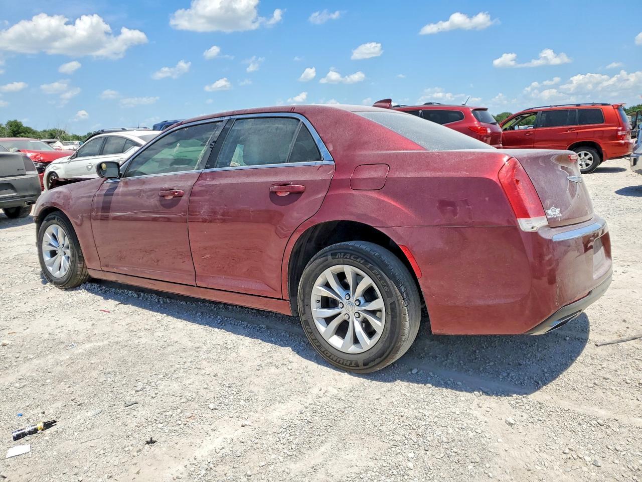 2016 Chrysler 300 Limited - Фото 2