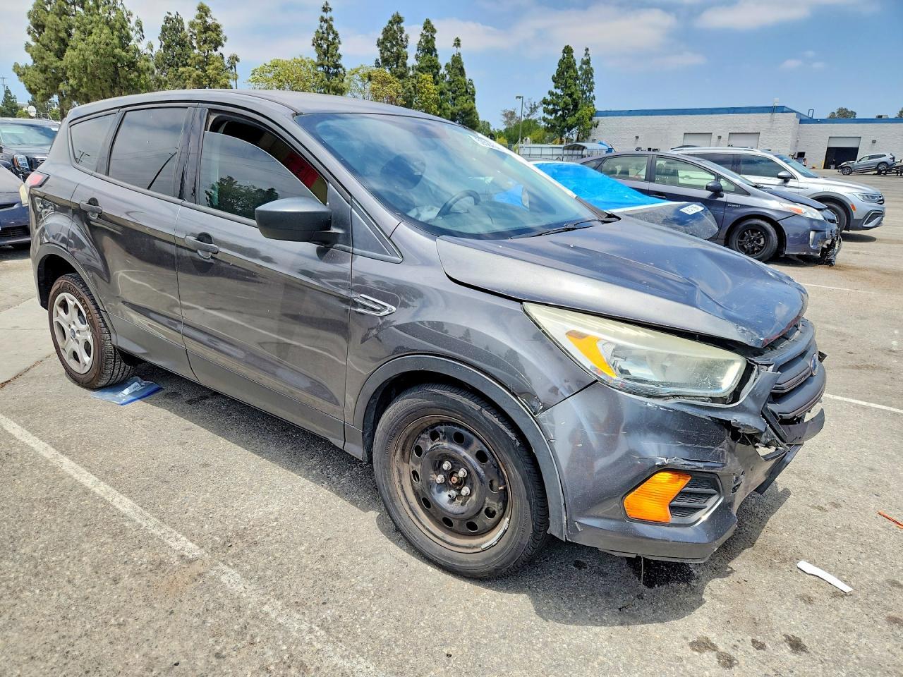 2017 Ford Escape S - Фото 4