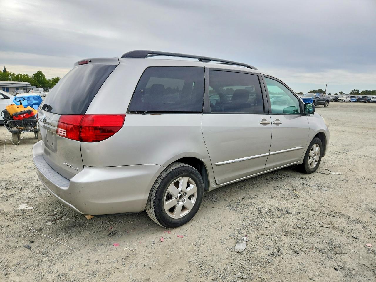 2004 Toyota Sienna Le 7 Passenger - Image 3