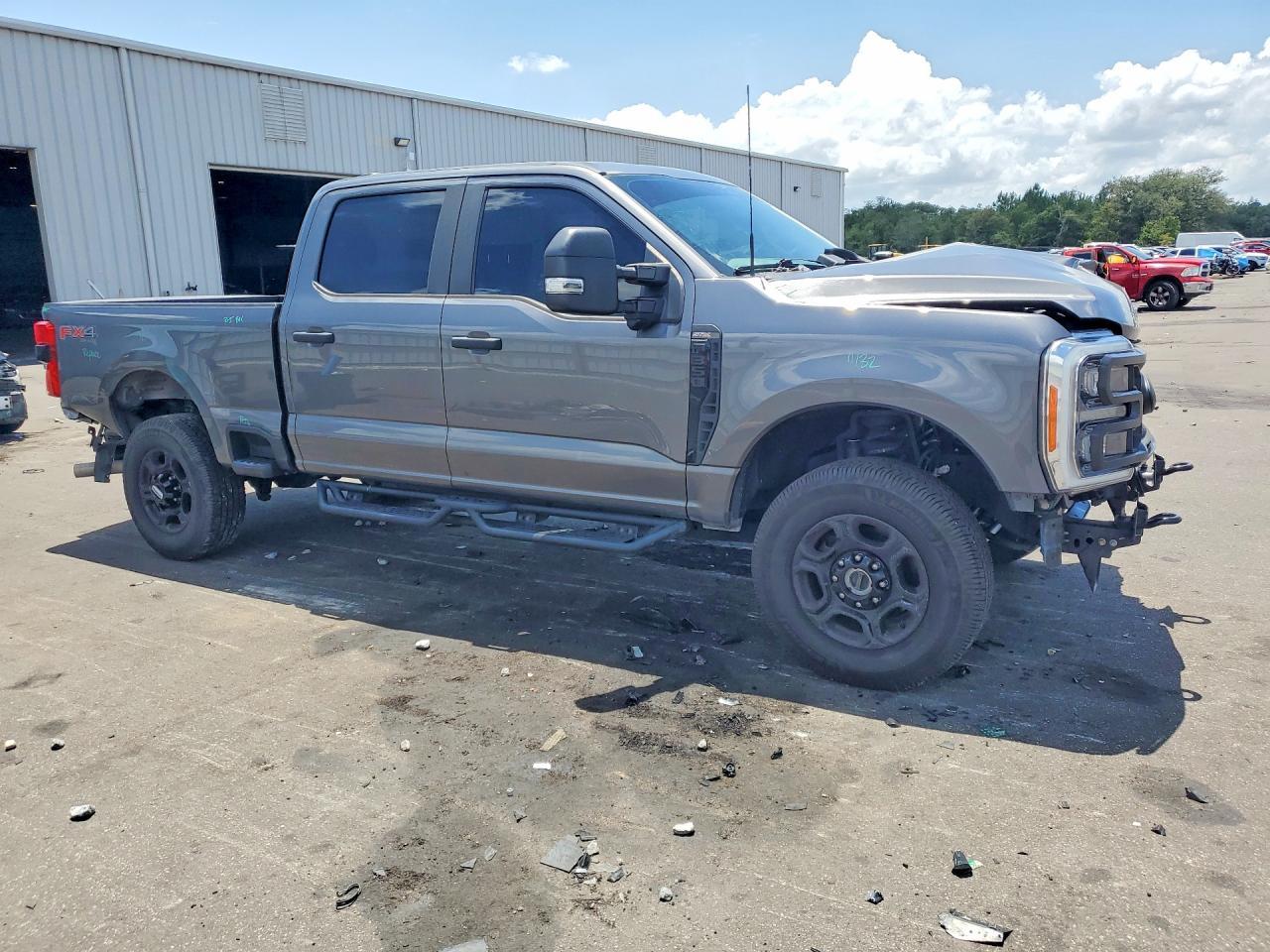 2023 Ford F350 Super Duty - Фото 4